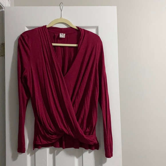 Akemi + Kin size Medium Maroon Coloured Top - Picture 1 of 4